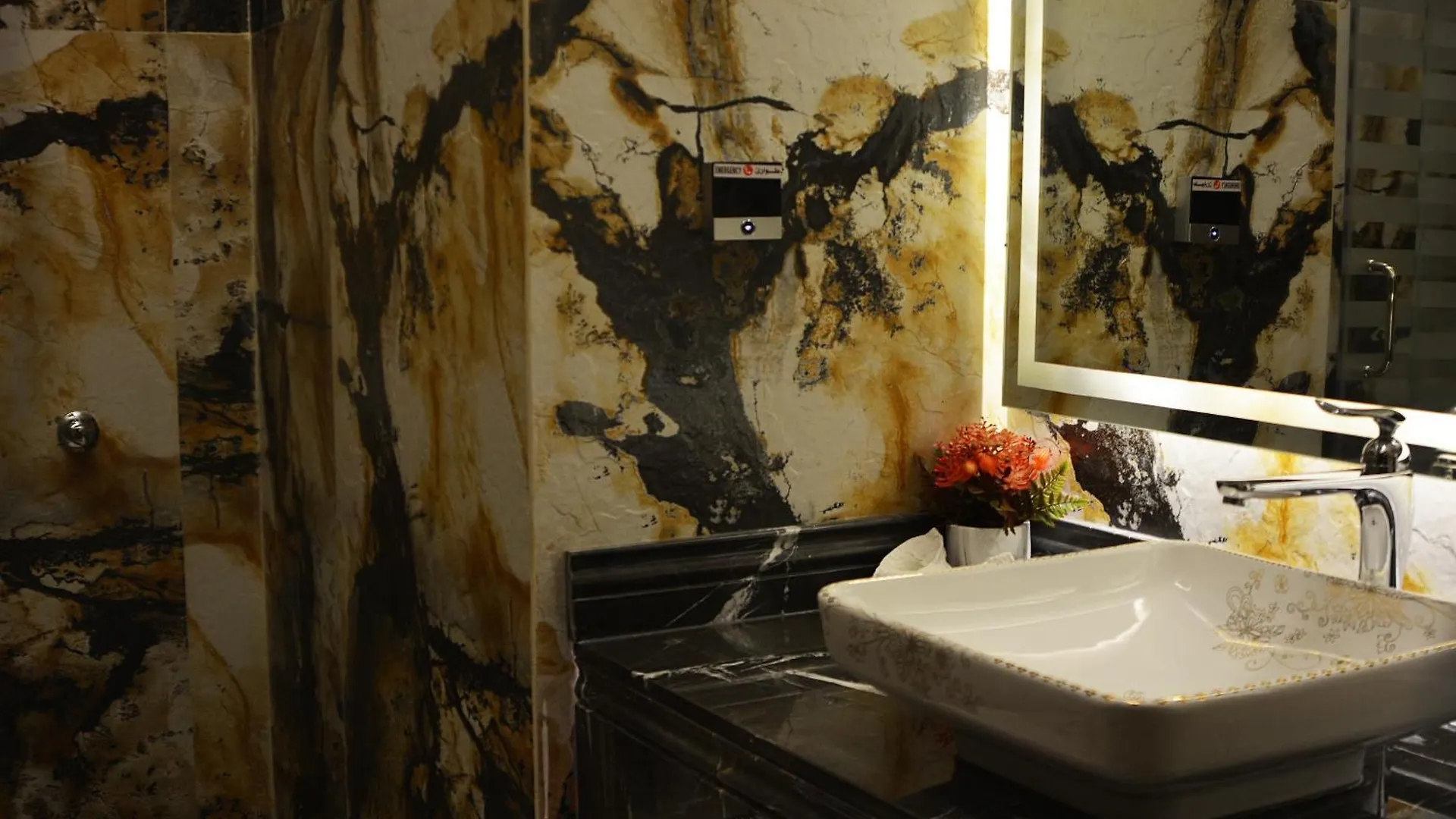 Redwaves Hotel فندق ريدويفز Jeddah